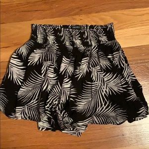 black and white leaf print shorts